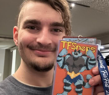 A fan with the badge he purchased and picked up at the con